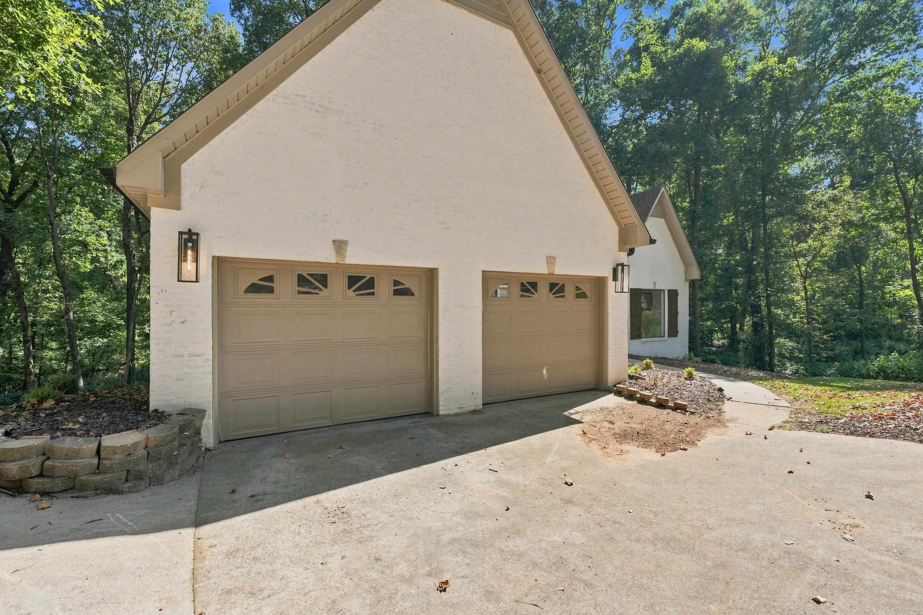 103 East Cv
