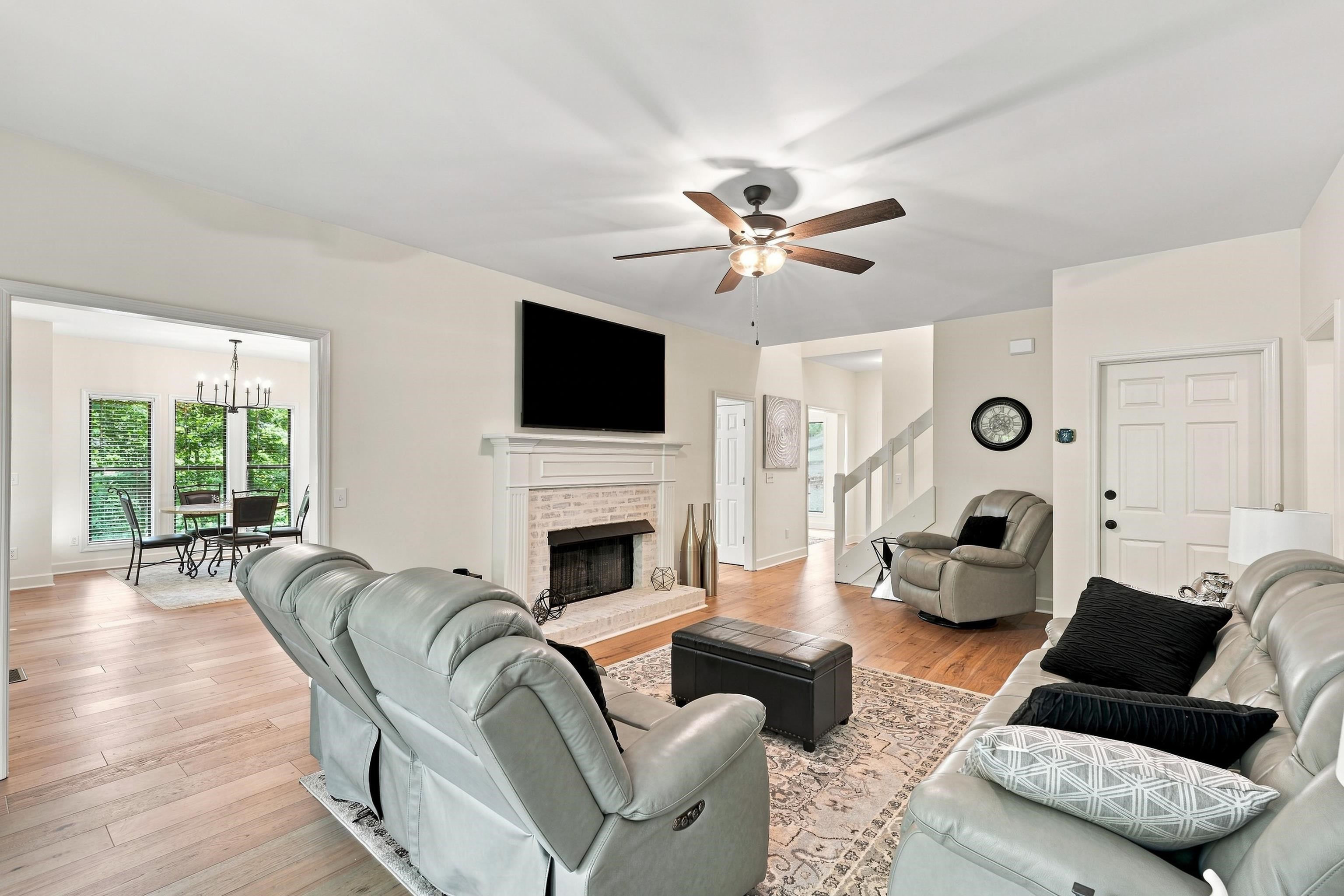103 East Cv