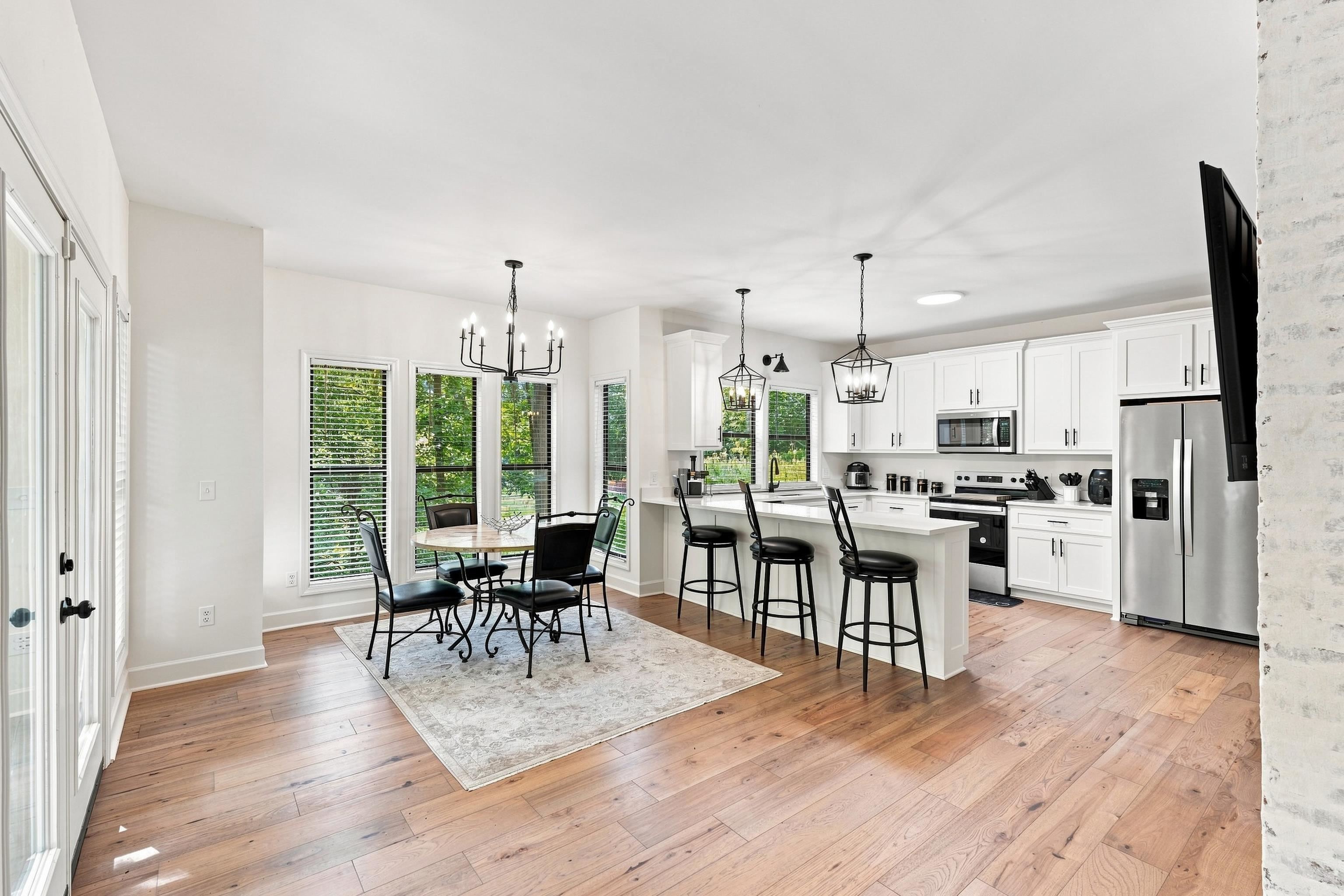 103 East Cv