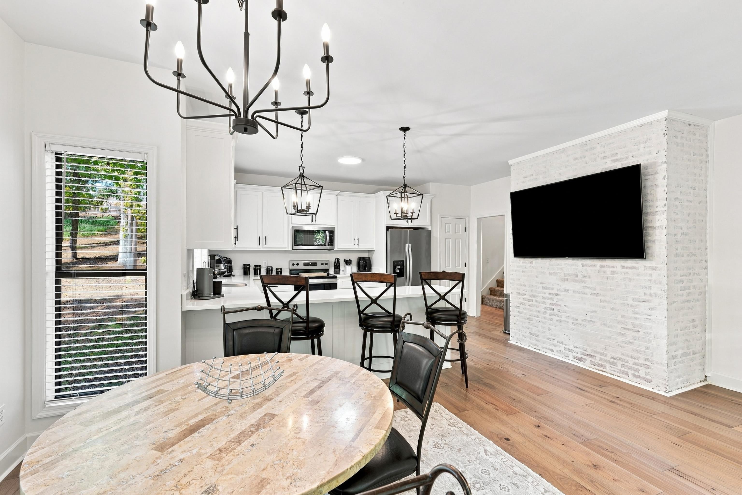 103 East Cv