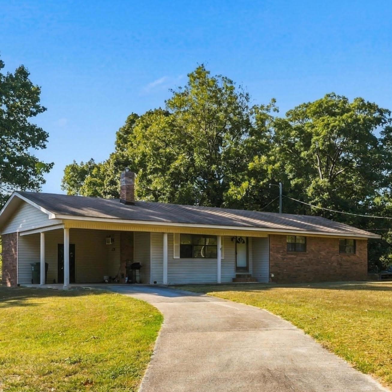 1015 Smokey Rd