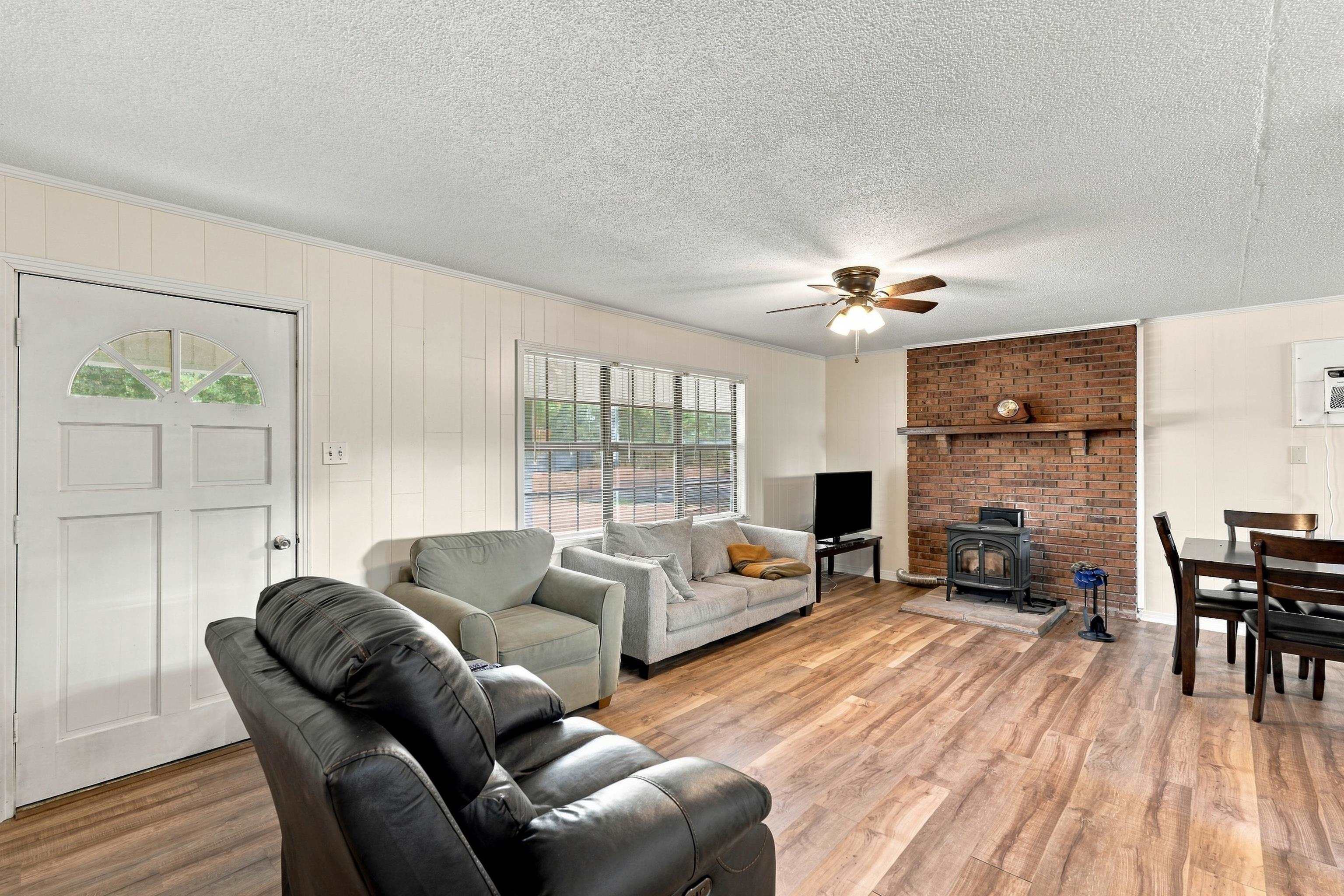 1015 Smokey Rd