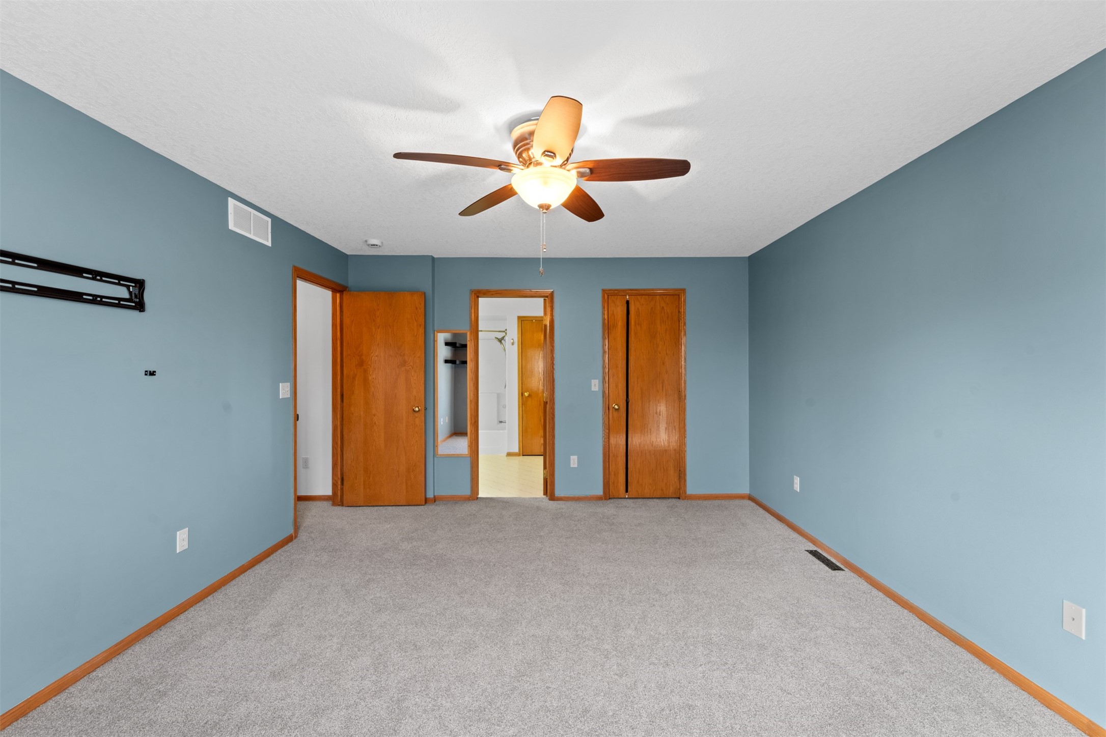 302 NE Mandy Lane