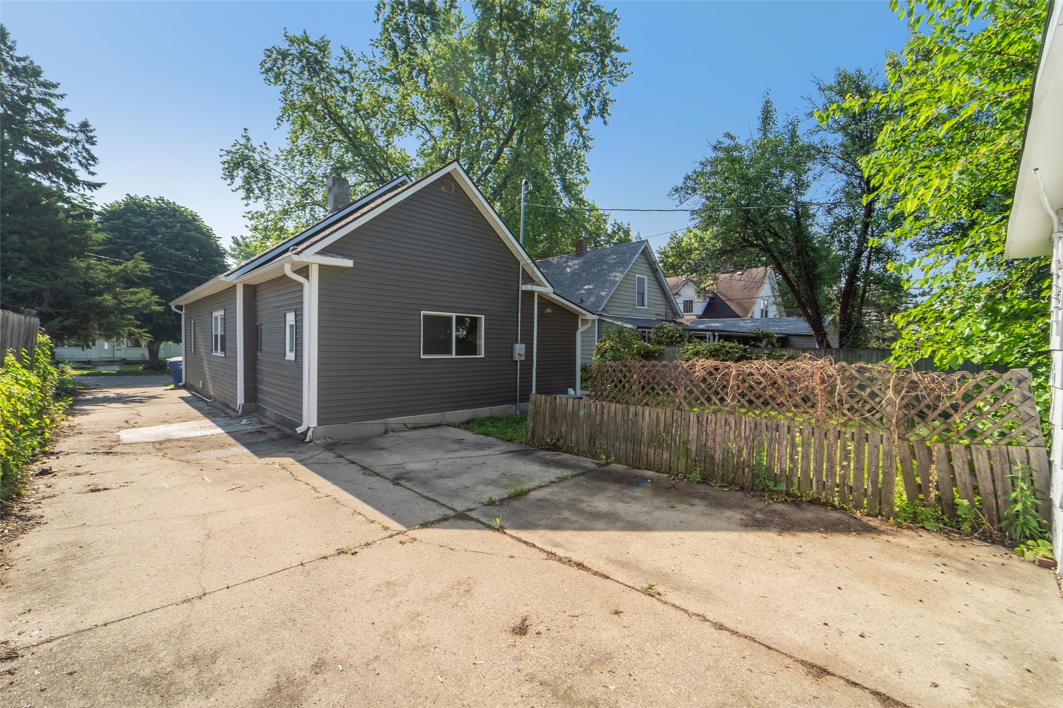 2336 E 13th Street