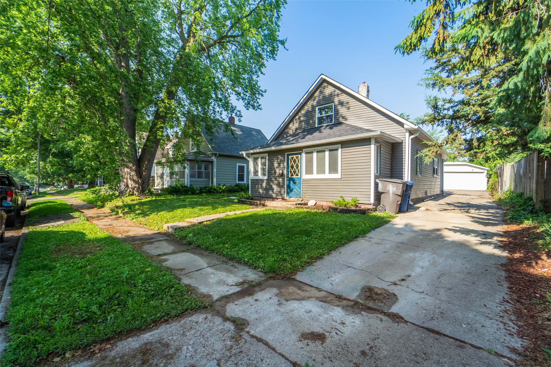 2336 E 13th Street