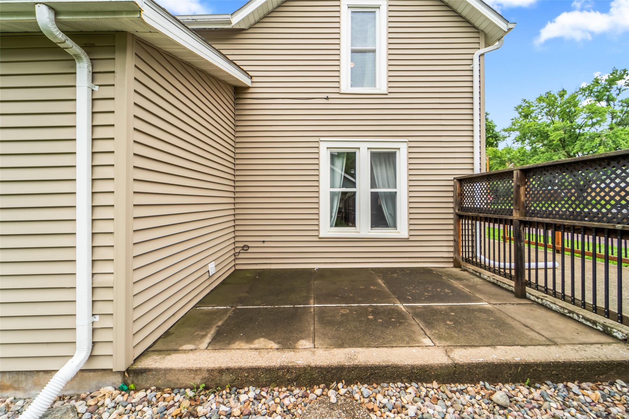 1135 Court Street