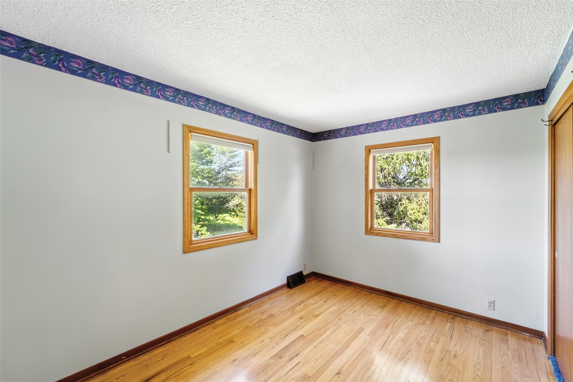 1404 Nile Kinnick Drive S