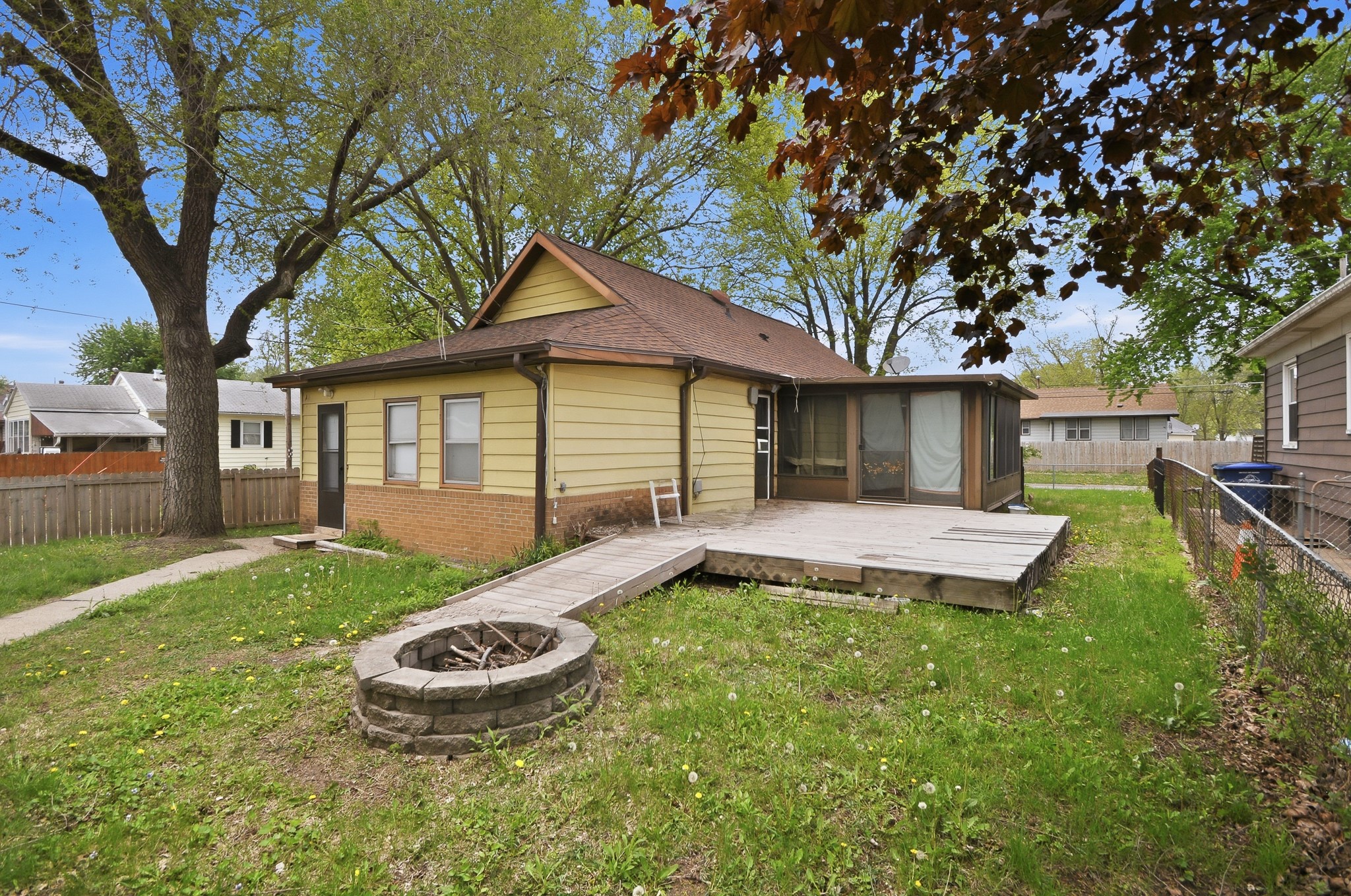 2401 Maple Street