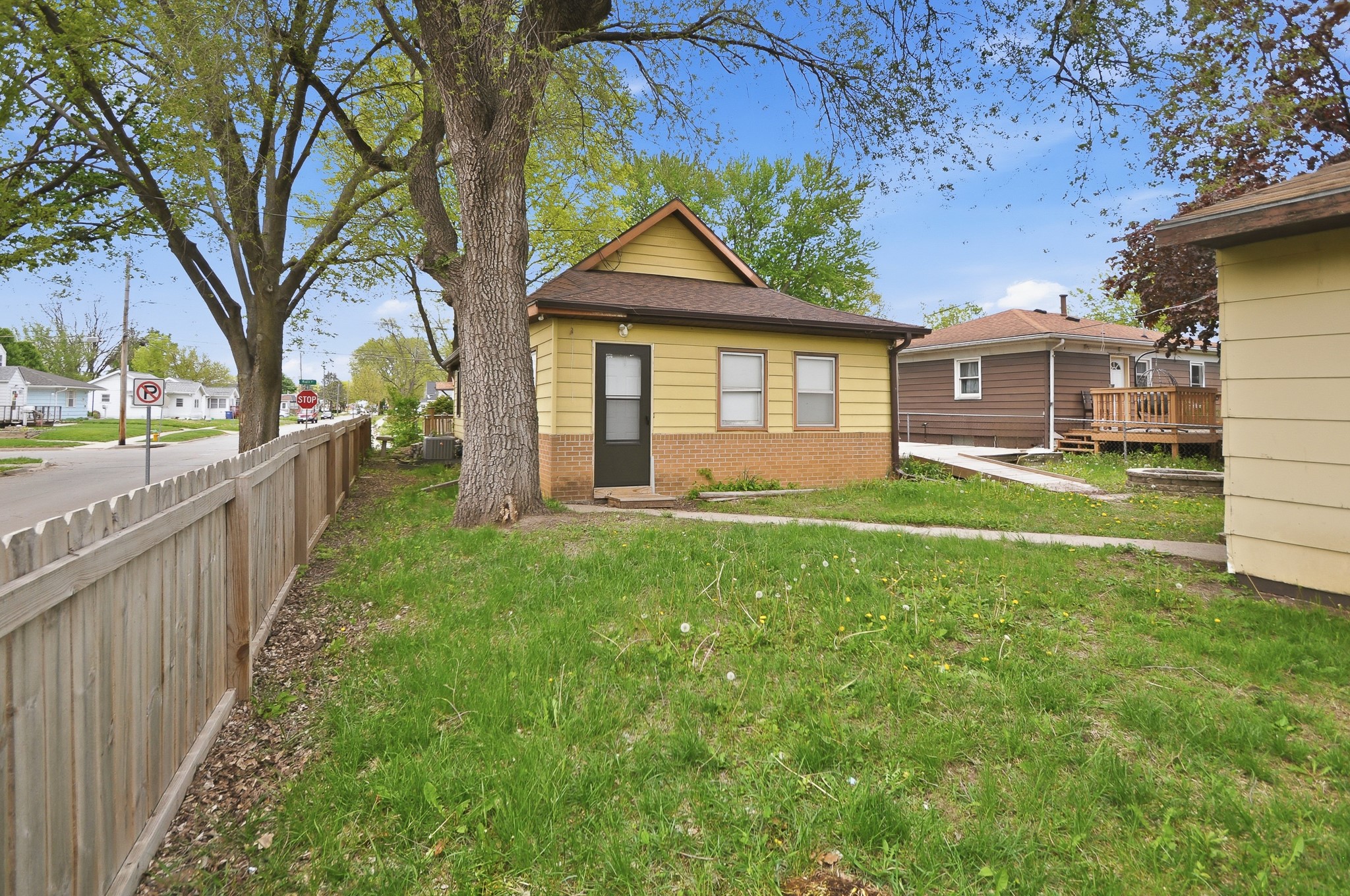 2401 Maple Street