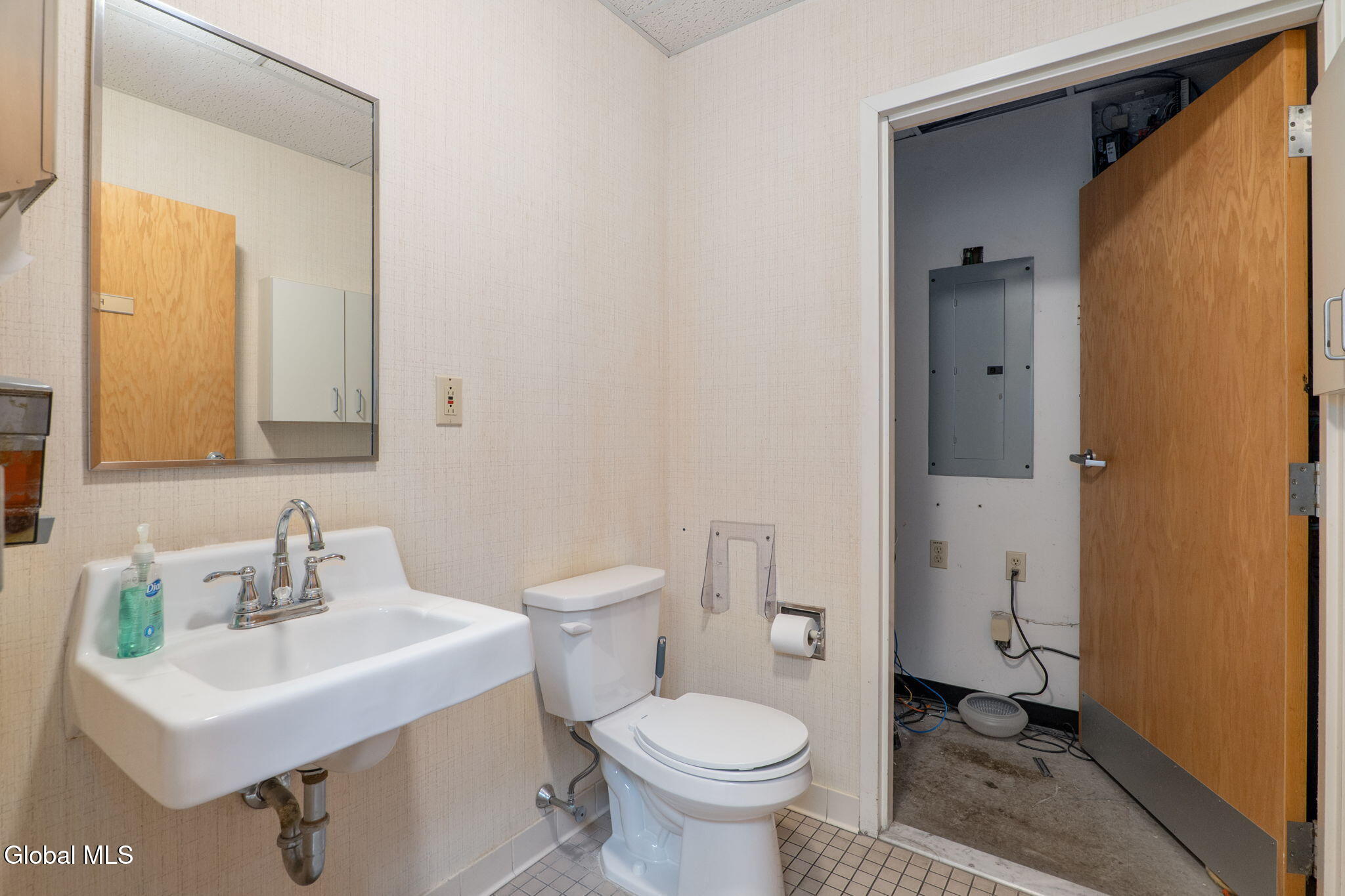 1201 Nott Street, Suite 102
