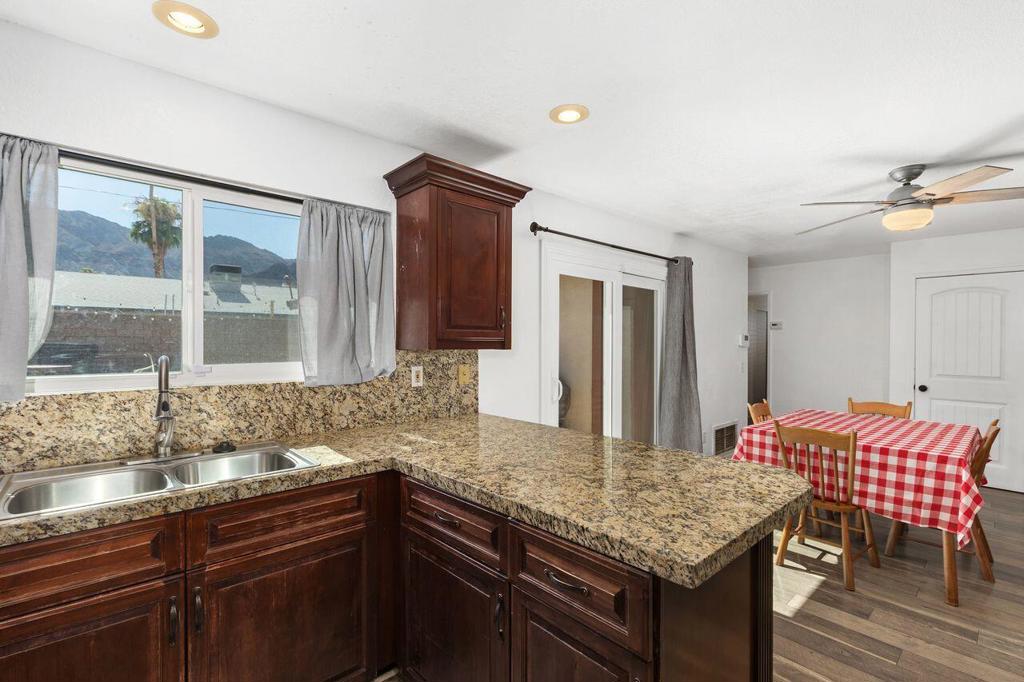 52711 Avenida Martinez