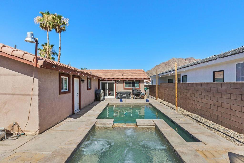 52711 Avenida Martinez