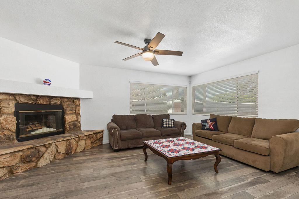 52711 Avenida Martinez