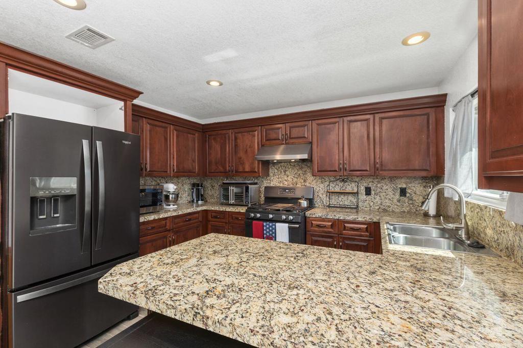 52711 Avenida Martinez
