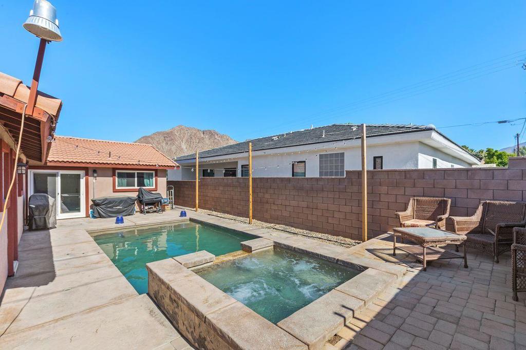 52711 Avenida Martinez