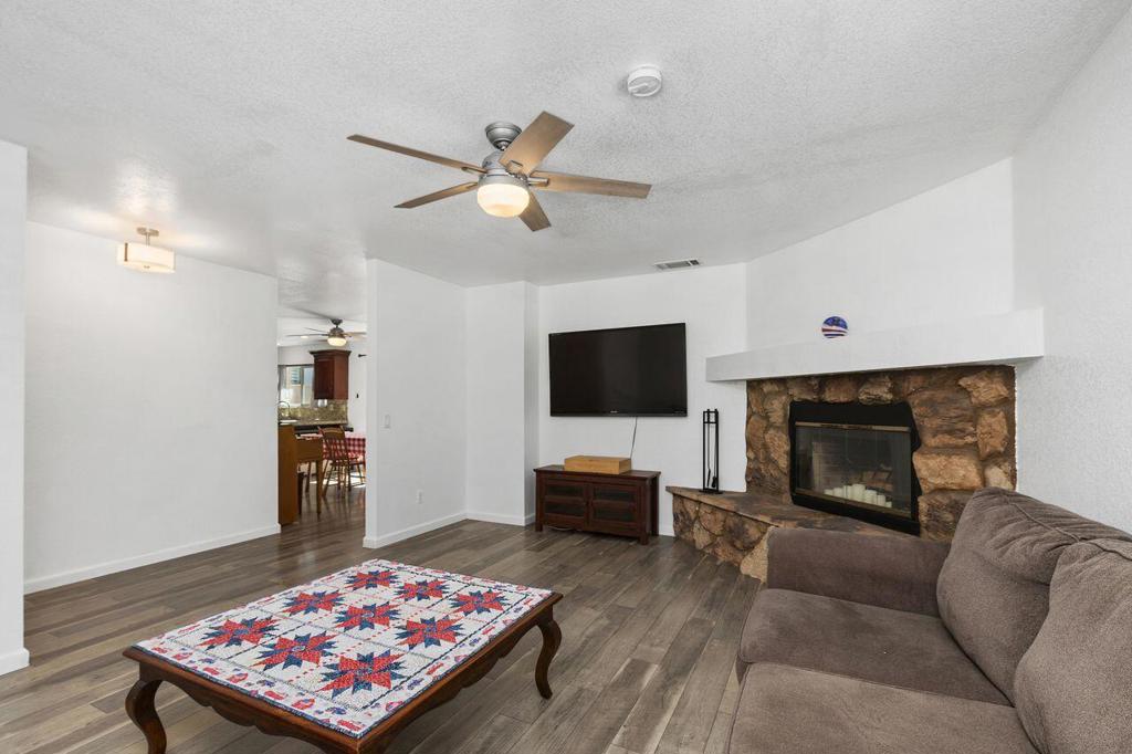 52711 Avenida Martinez