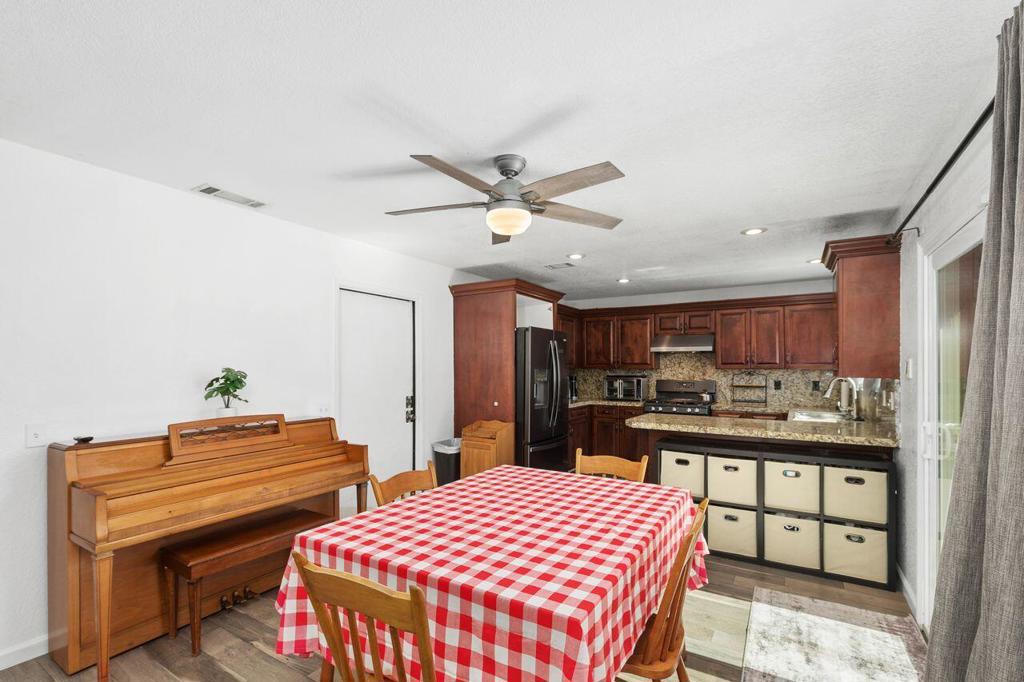 52711 Avenida Martinez