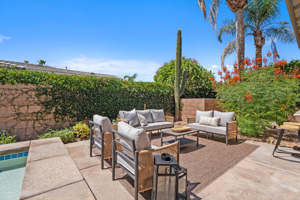 69467 Calle Raphael
