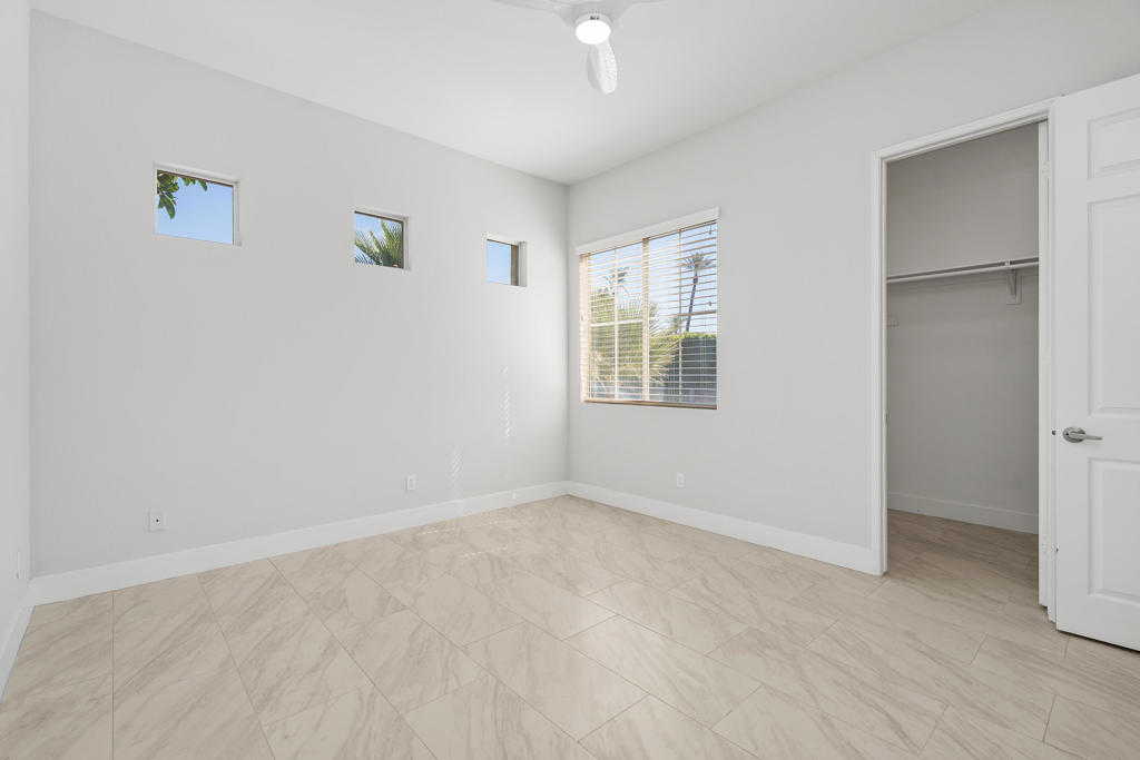 69467 Calle Raphael