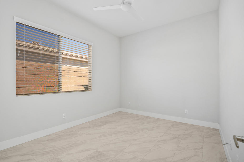 69467 Calle Raphael