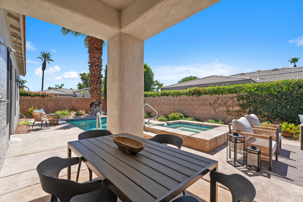 69467 Calle Raphael