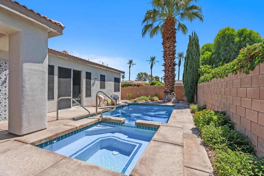 69467 Calle Raphael