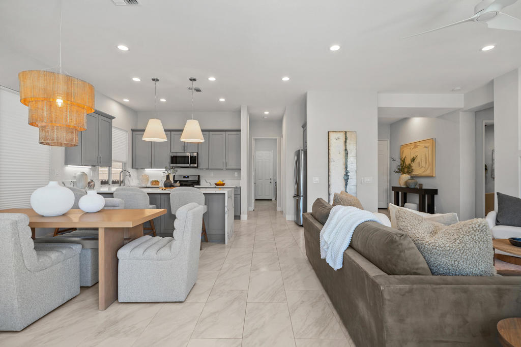 69467 Calle Raphael