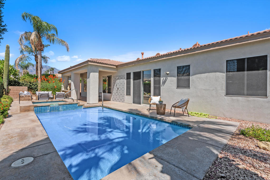 69467 Calle Raphael