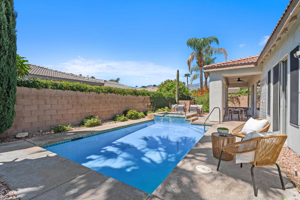 69467 Calle Raphael
