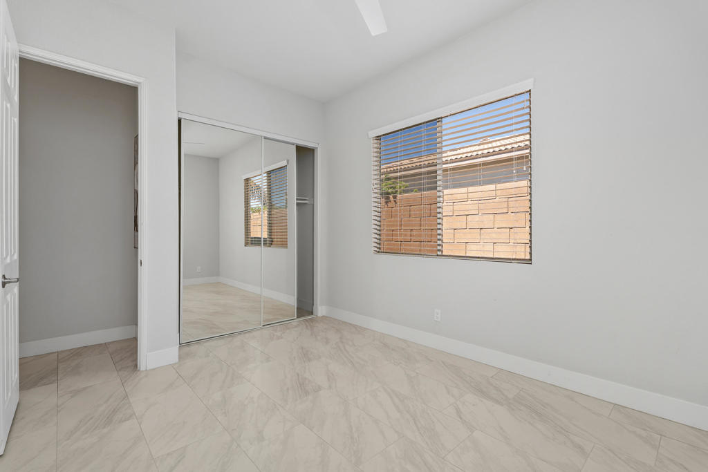 69467 Calle Raphael