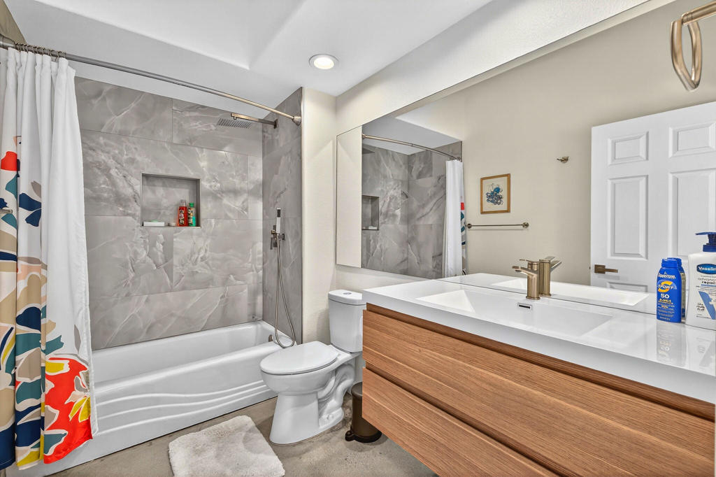 48653 Paseo Tarazo