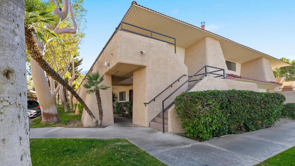 2820 N Arcadia Court 101