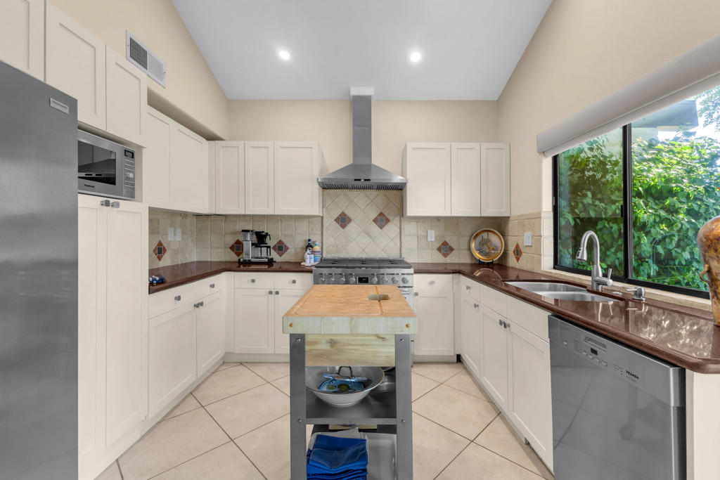 207 Bouquet Canyon Drive