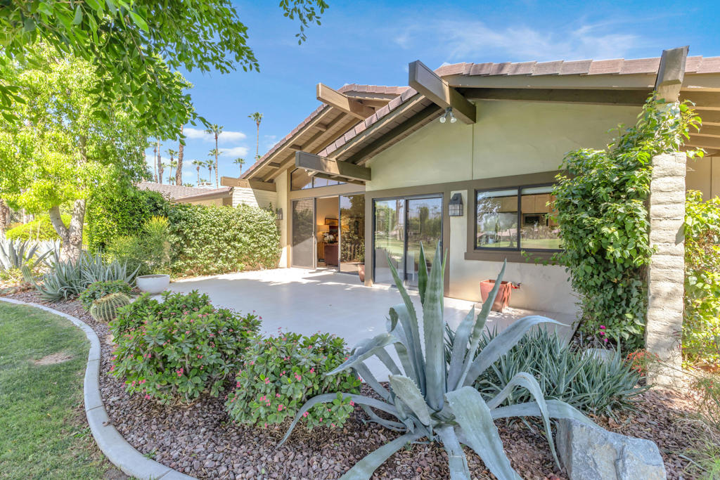 207 Bouquet Canyon Drive