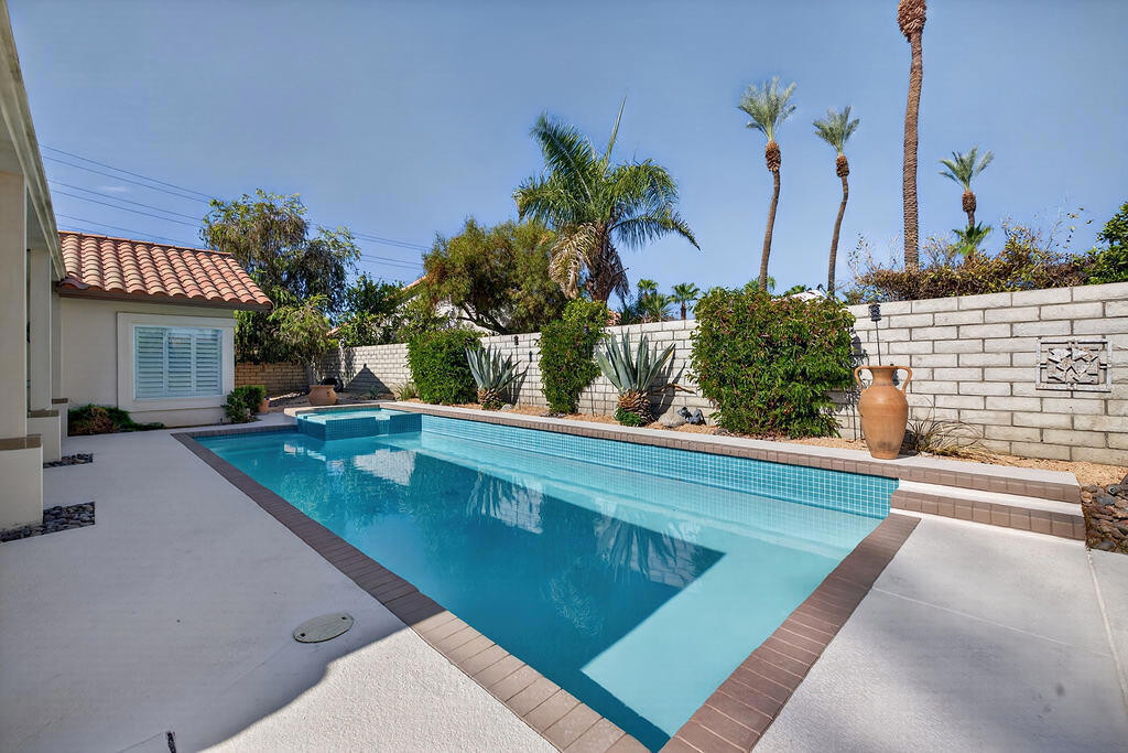 137 Courtside Drive