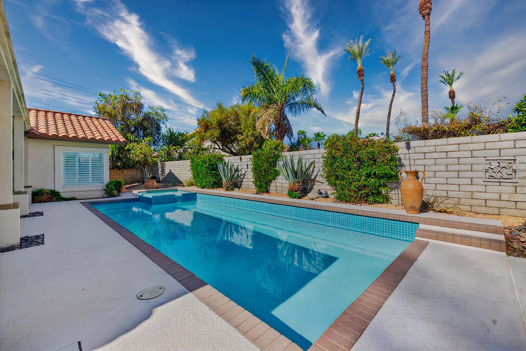 137 Courtside Drive