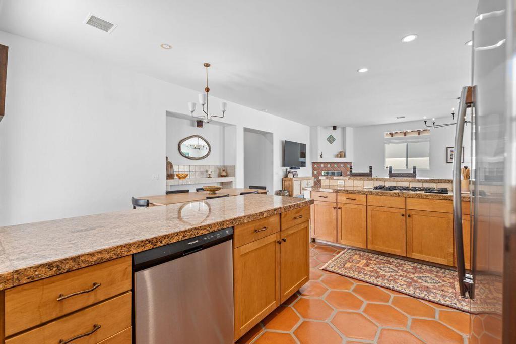 51299 Avenida Diaz