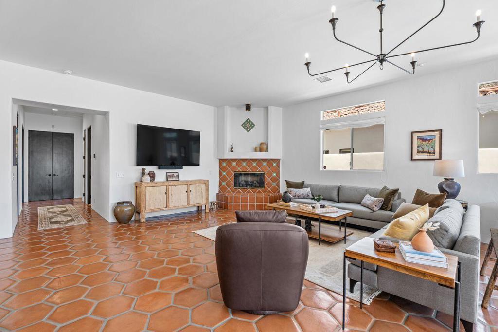 51299 Avenida Diaz
