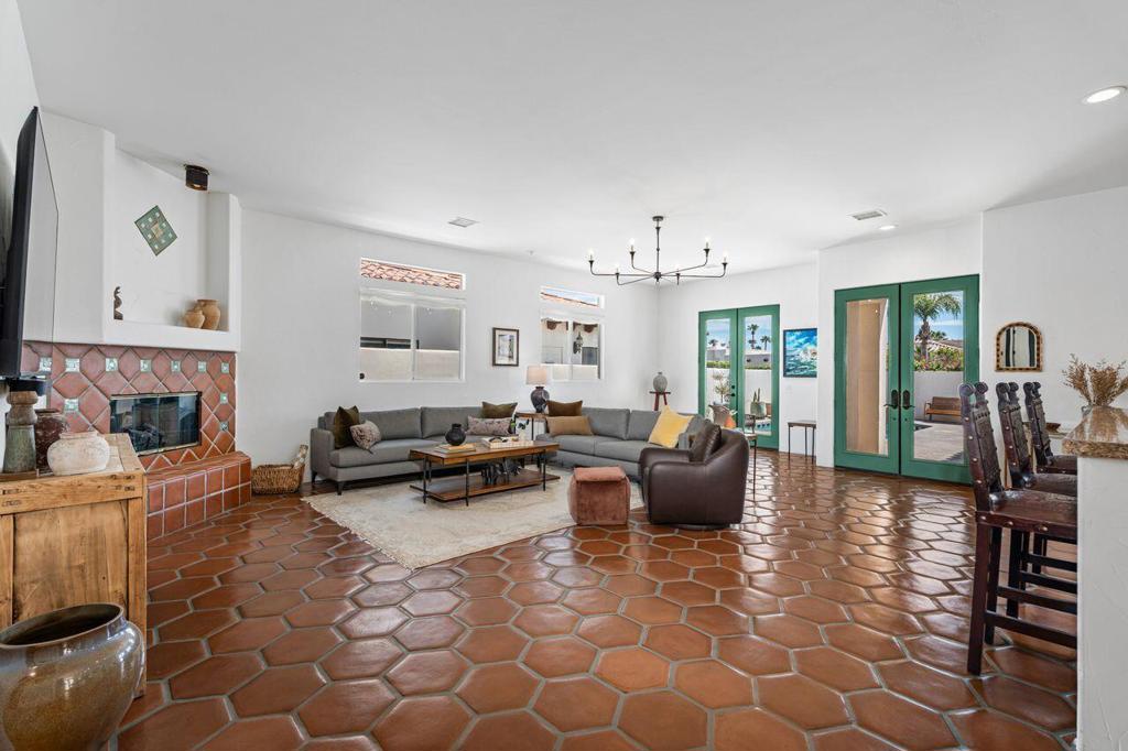 51299 Avenida Diaz