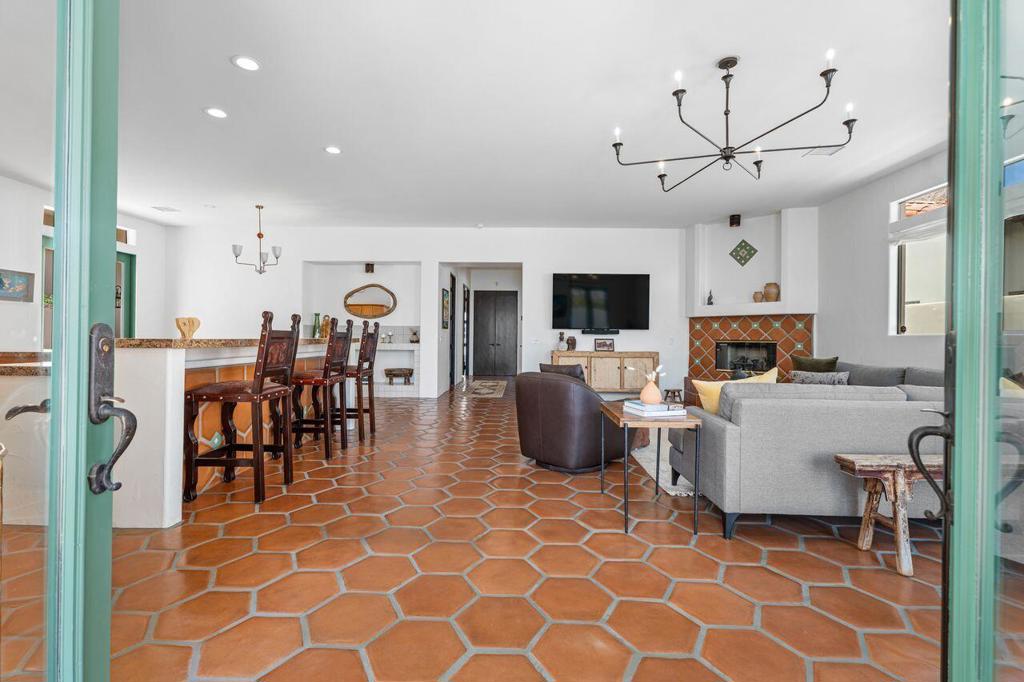 51299 Avenida Diaz