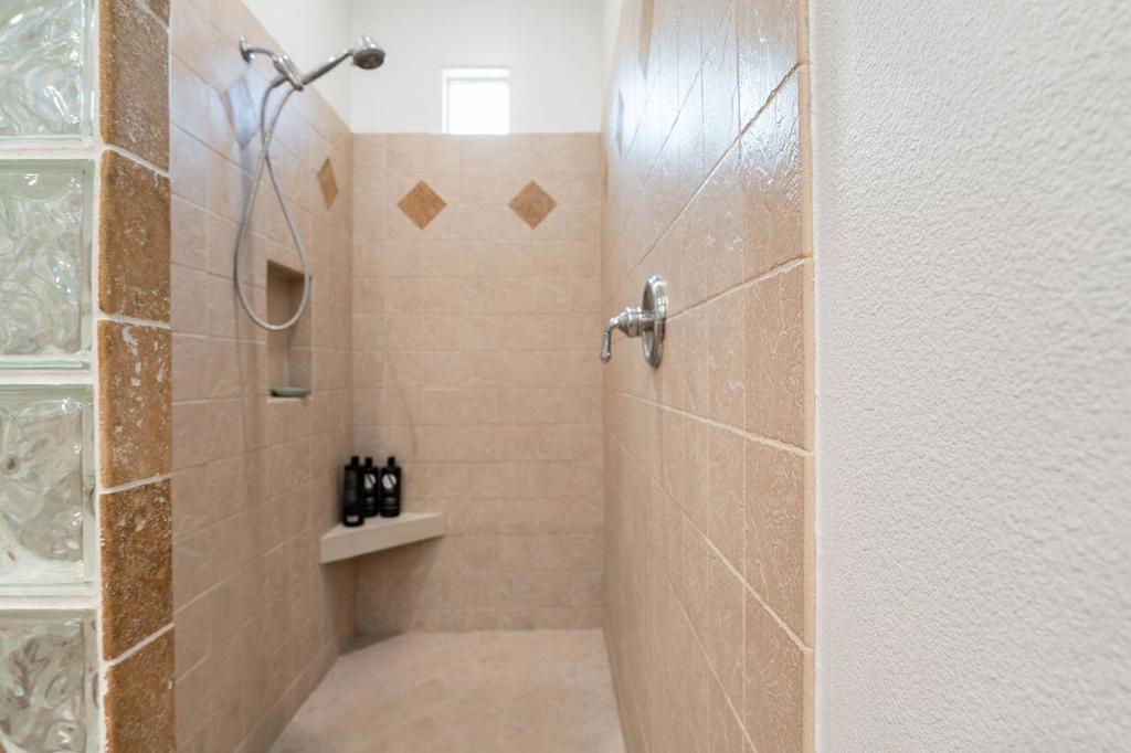 51299 Avenida Diaz