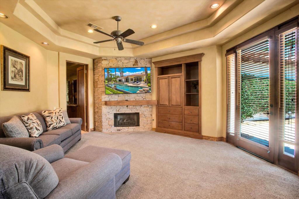 49110 Rancho Pointe