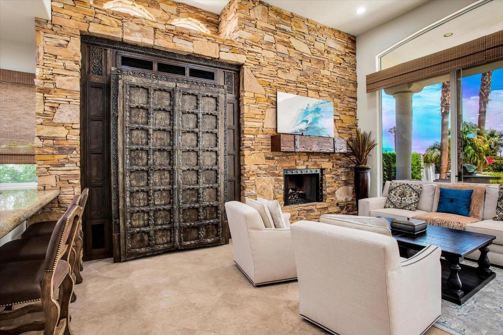 49110 Rancho Pointe