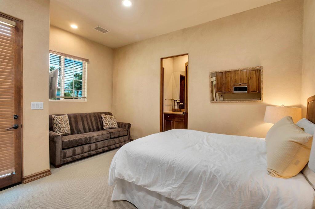 49110 Rancho Pointe