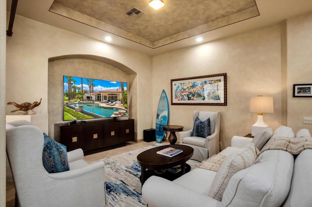 49110 Rancho Pointe