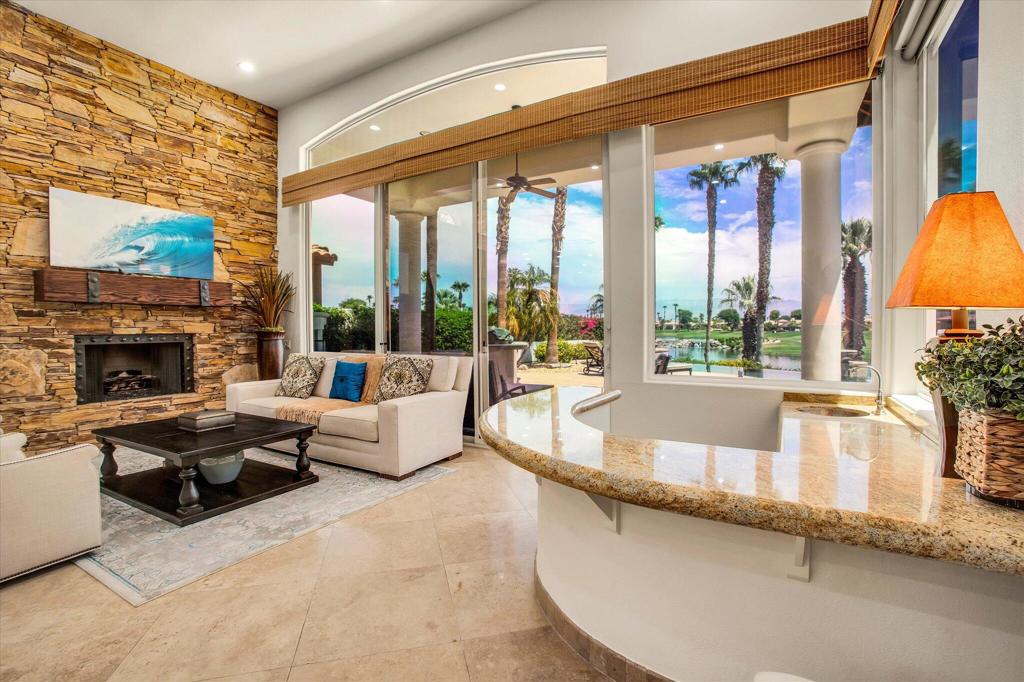 49110 Rancho Pointe