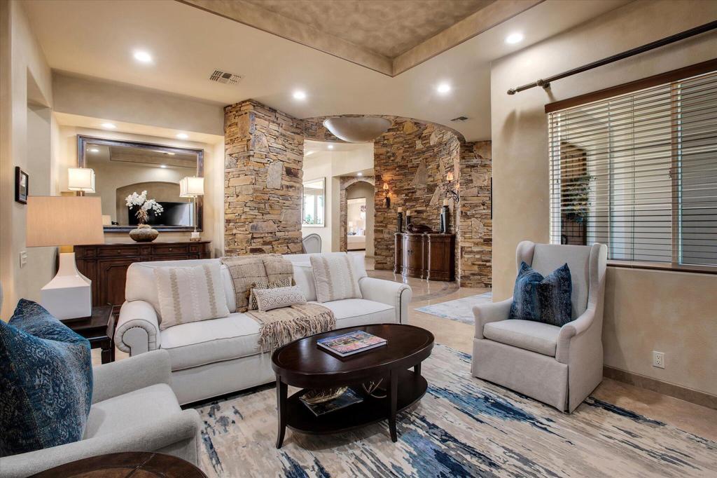 49110 Rancho Pointe