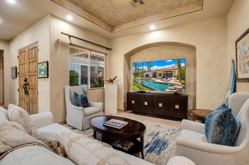 49110 Rancho Pointe