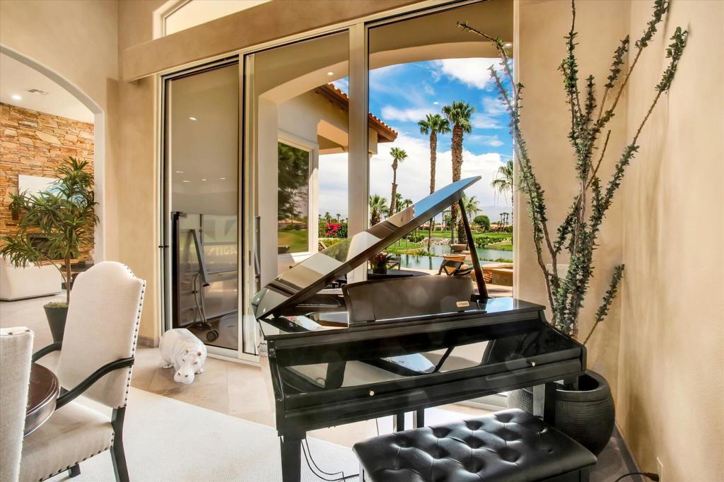 49110 Rancho Pointe