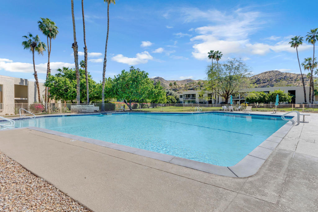 465 Desert Lakes Drive